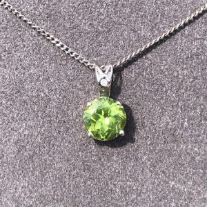 Beautiful Natural Peridot & Diamond Gold Pendant 9ct white Gold