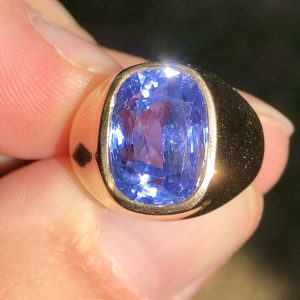 Striking Vintage Natural Ceylon Sapphire Gold signet Ring 18ct Gold