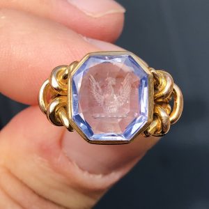 Stunning Antique Victorian Natural Ceylon Sapphire Intaglio Gold Ring 15ct Gold
