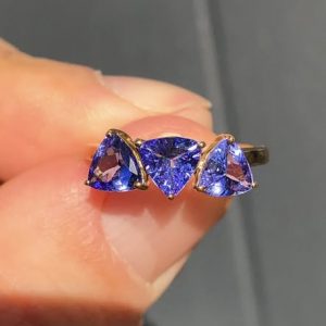 Stunning Gems natural 1.8ct Tanzanite trilogy ring 9ct yellow gold – size N & half