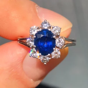 Stunning vintage natural Royal blue Ceylon sapphire & Diamond statement ring 18ct gold