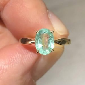 Stunning! rare 1ct Siberian Emerald Solitaire Ring 9ct yellow Gold - size N