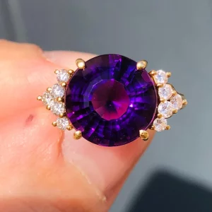 Stunning Vintage natural Royal Amethyst & Diamond Ring 18ct Gold