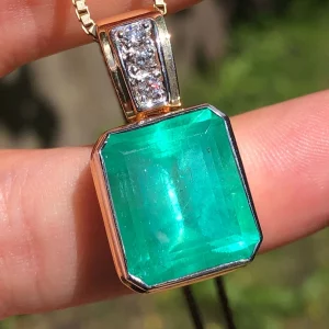 Striking Vintage HUGE 15.1ct natural Colombian emerald & diamond statement pendant set into solid 18ct yellow gold