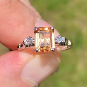 Beautiful vintage natural 1.8ct Imperial Topaz & Diamond Three Stone Ring 18ct White Gold