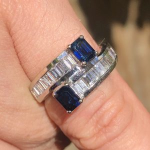 Striking Vintage natural Royal blue Sapphire & Diamond Moi Et Toi Ring 18ct Gold