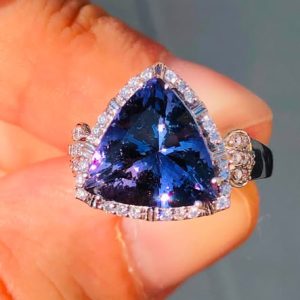 Incredible one of a kind - old Gems natural 5.15ct untreated! Tanzanite & Diamond Statement Ring 18ct Gold – size N & half