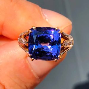 Striking Gems Natural 7.2ct!! AAA Tanzanite & Diamond Statement Ring 18ct Gold – size N & half