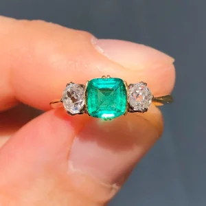 Striking Antique Victorian natural 1.4ct Colombian emerald & Old cut Diamond Ring 18ct Gold